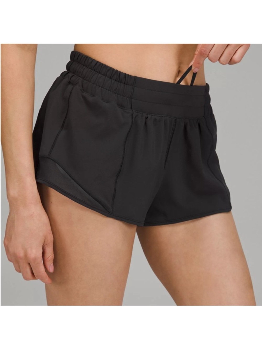 Lululemon hotty hot shorts size 4 black 2.5